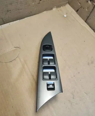 Mazda 3 I Electric window control switch 03123050