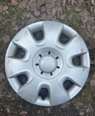 Skoda Fabia Mk2 (5J) R16 wheel hub/cap/trim 5J0601147A