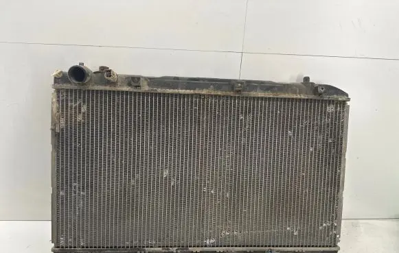 Toyota Avensis T220 Coolant radiator