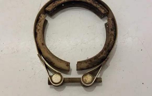 Volkswagen PASSAT B8 Muffler pipe connector clamp 3Q0253725A