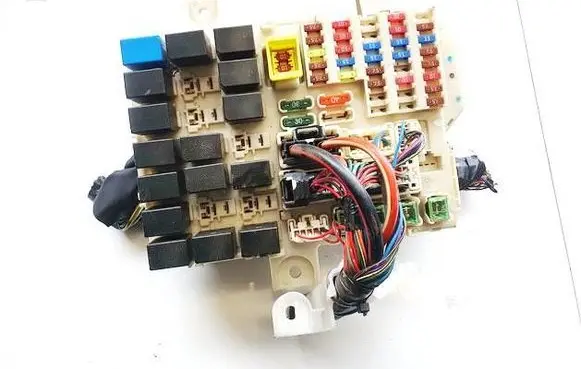 Mitsubishi Colt Fuse box set 8637a389 5wk45103j
