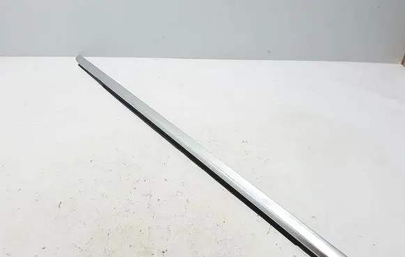 Mercedes-Benz GLC C253 Front door glass trim molding A2537200224