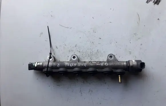 Nissan X-Trail T31 Fuel distributor 0445214155