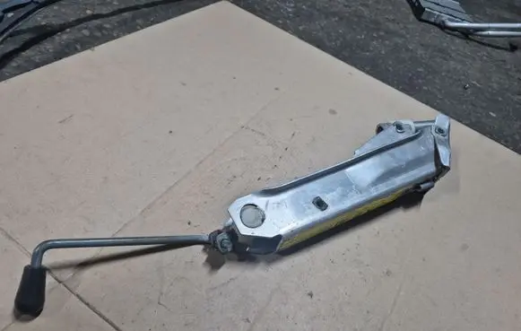 Audi A2 Lift Jack 8Z0011031A