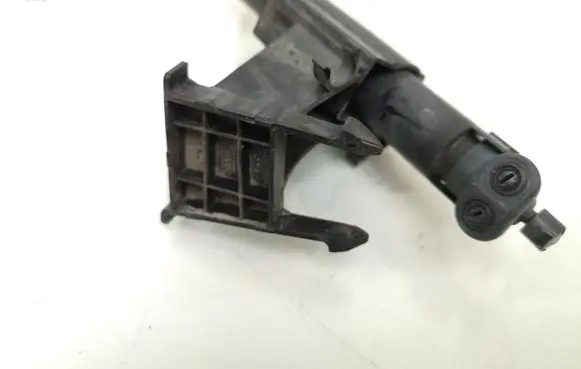 Headlight washer spray nozzle