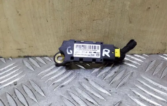 Mercedes-Benz C W203 Airbag deployment crash/impact sensor 0018209126