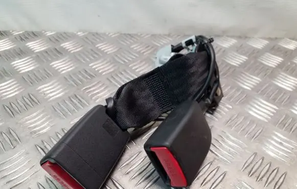 Middle seatbelt buckle (rear)