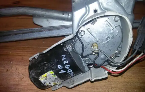Renault Megane I Wiper motor
