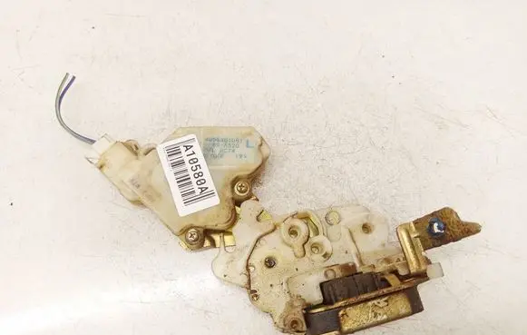 Nissan Terrano Rear door lock 8055301U61