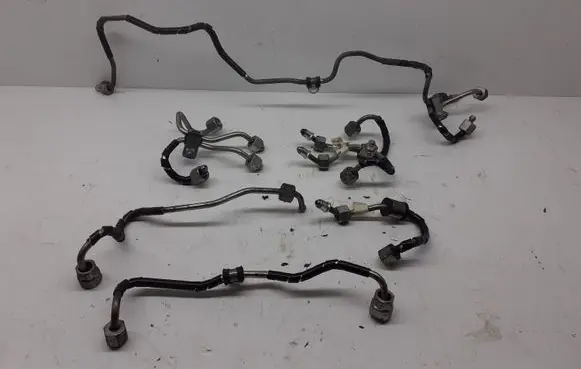 Fuel injector supply line/pipe