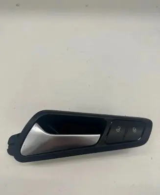 Volkswagen PASSAT B6 Front door interior handle 3C1837113D