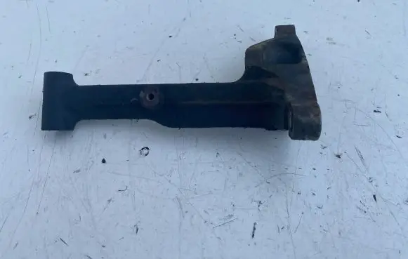 Toyota Avensis T250 Engine mounting bracket 3311805010