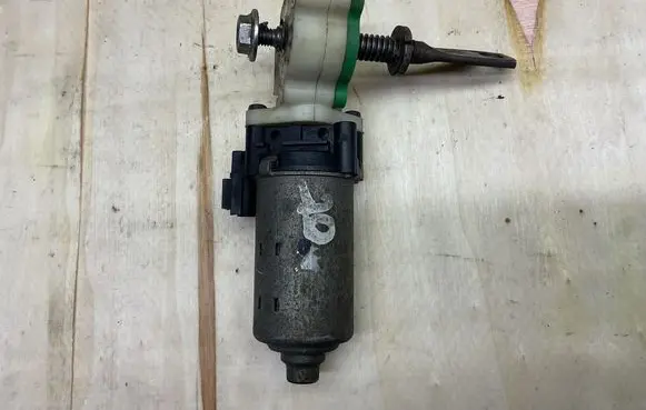 Lexus IS 220D-250-350 Seat adjustment motor 8582033020 43944010080 1620006861