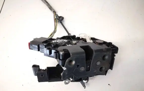 Volvo S80 Front door lock 30784485