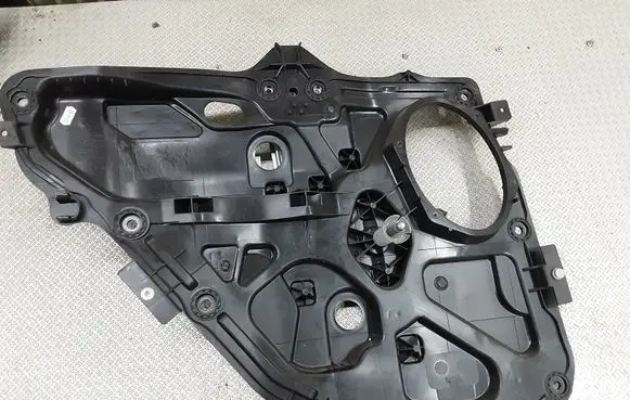 Rear door manual window regulator
