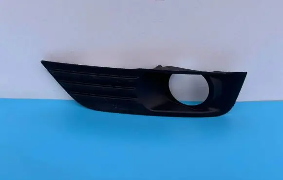 Ford Focus Front bumper lower grill 4M51-19953-AE