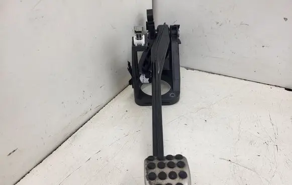 Mercedes-Benz A W176 Brake pedal A2462920307