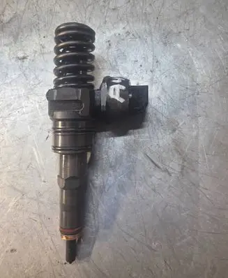 Volkswagen Golf IV Fuel injector 038L35073AG