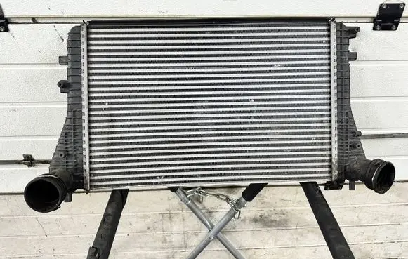 Volkswagen Golf Plus Intercooler radiator 1K0145803S