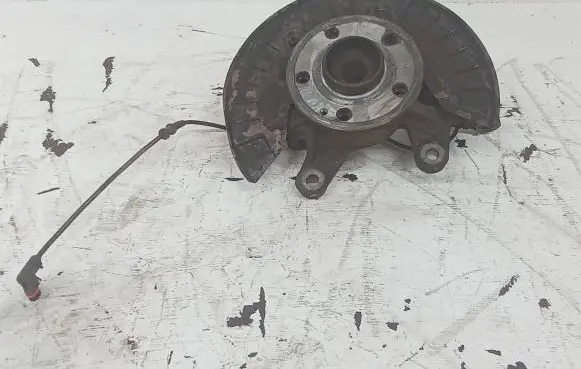 Front wheel hub spindle knuckle
