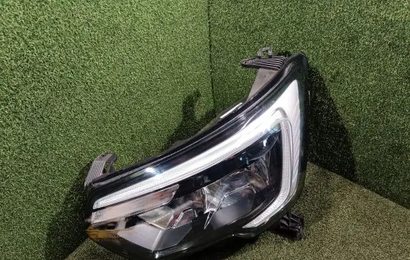 Renault Master III Headlight/headlamp 260607867R