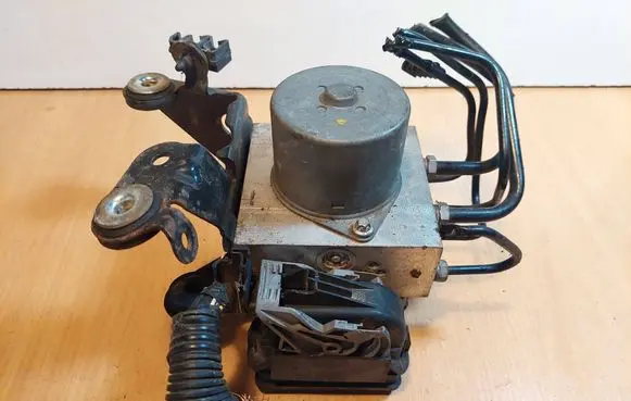 Ford Mondeo MK IV ABS Pump 7G91-2C405-AB 16565702