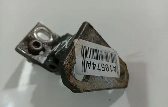 Volkswagen Jetta V Front door upper hinge 