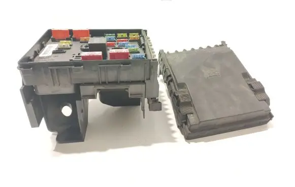 Volkswagen PASSAT B6 Fuse box set 3C0937125