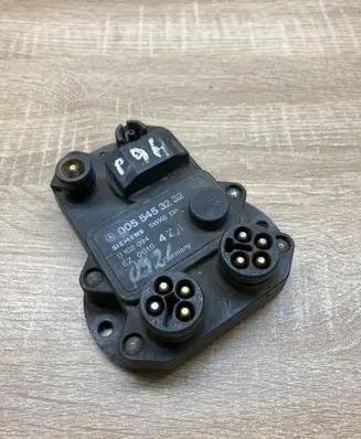 Mercedes-Benz E W124 Ignition amplifier control unit 0055453232 5WK6138