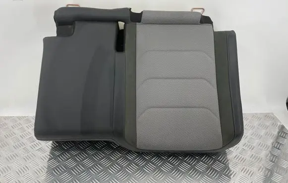 Volkswagen Tiguan Rear seat 5NA885375E