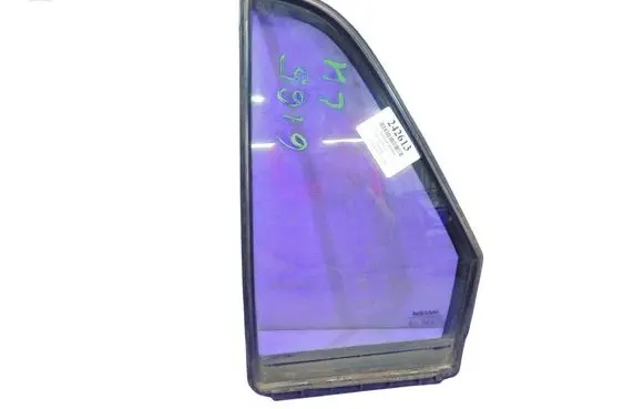 Nissan Tiida C11 Front door window glass four-door 
