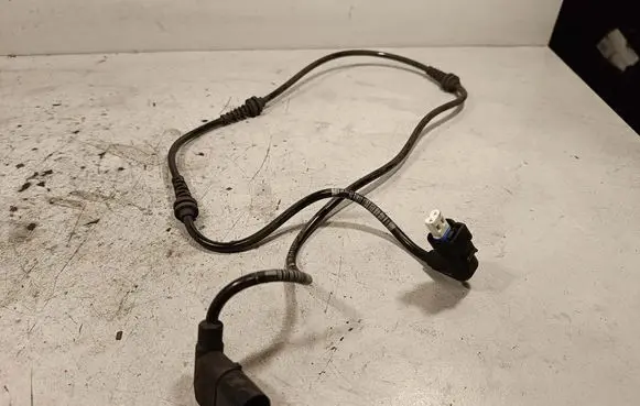 Mercedes-Benz E W213 Front ABS sensor wiring A2135403705