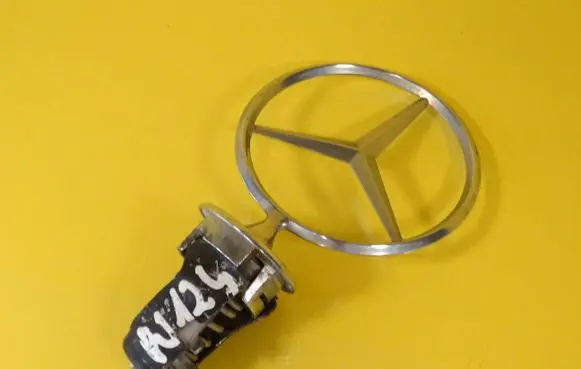 Manufacturer badge logo/emblem