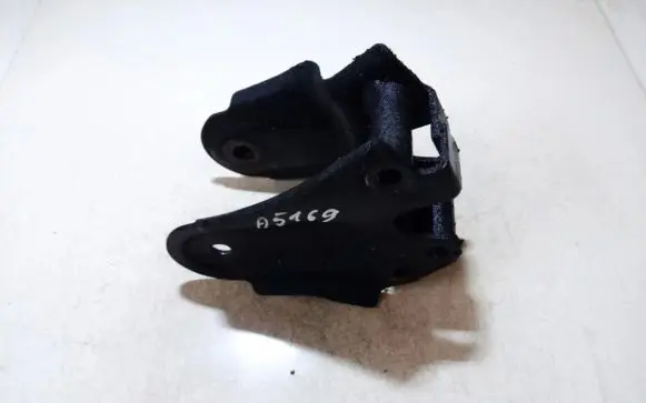 Chevrolet Captiva Engine mounting bracket