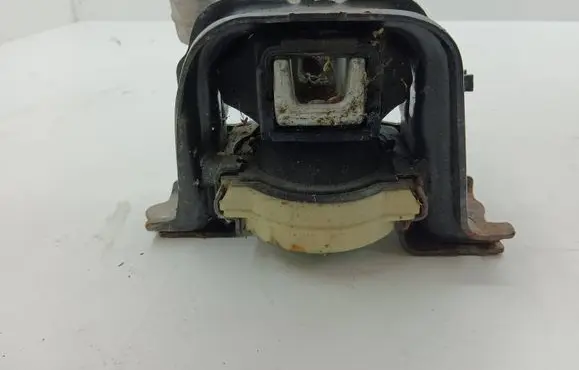 Citroen DS3 Engine mount bracket 9681706580 0811818896