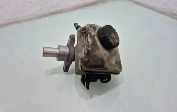 Master brake cylinder