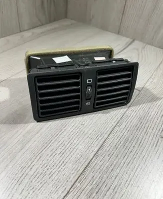Rear air vent grill
