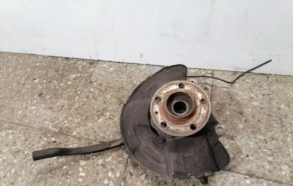 Volvo V70 Front wheel hub 9461944