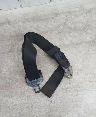Middle seatbelt (rear)