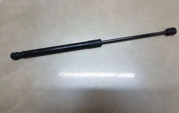 Hyundai Santa Fe Front bonnet/hood damper/strut 811602B010
