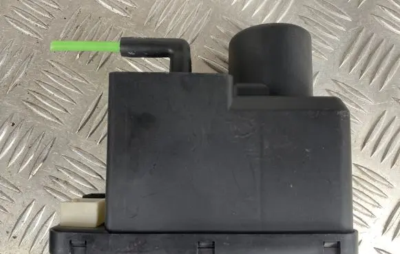Audi A6 S6 C4 4A Central locking vacuum pump 4A0862257C