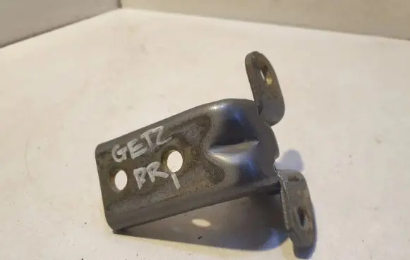 Hyundai Getz Front door upper hinge