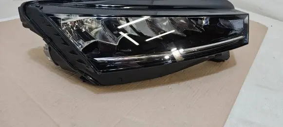 Skoda Octavia Mk4 Headlight/headlamp 5E4941018 0029Z00099