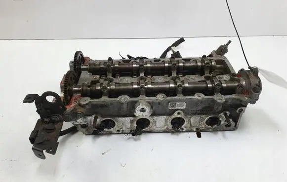 Volvo V70 Engine head 31401431