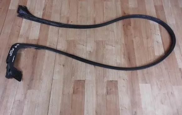 Peugeot 508 Rubber seal rear door 9813504580