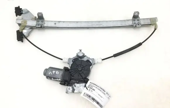 Nissan Navara Front door window regulator with motor 402122