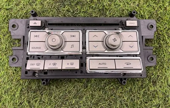 Jaguar XF Climate control unit 8X2318C858AF 28149273