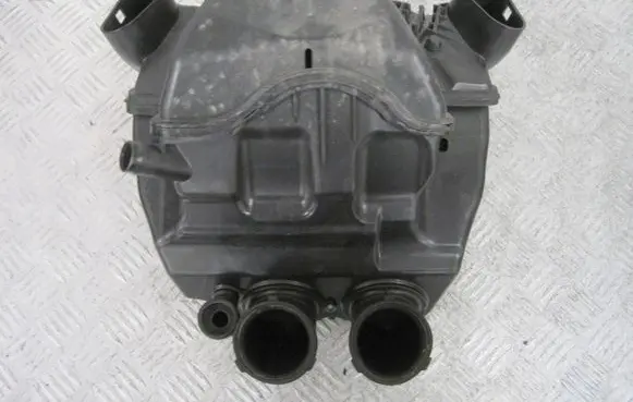 BMW 2 Active Tourer U06 Air filter box 8404342