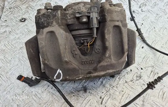 Front brake caliper