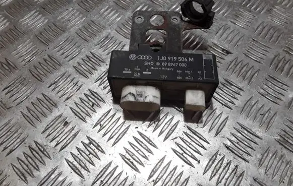 Seat Ibiza III (6L) Coolant fan relay 1J0919506M